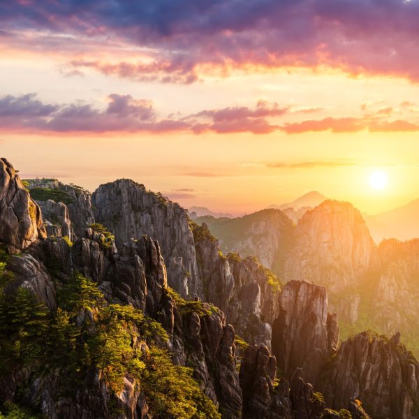 Majestic,rocky,mountain,peaks,with,beautiful,sky,clouds,at,sunset