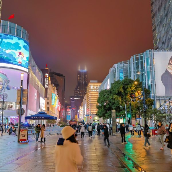 March,5,,2024,,shanghai,,china,tourists,admire,the,beautiful,architecture