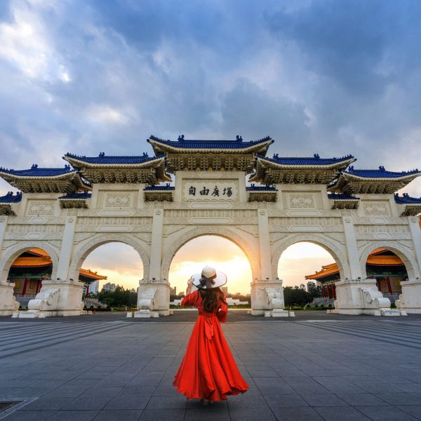 Woman,walking,at,archway,of,chiang,kai,shek,memorial,hall